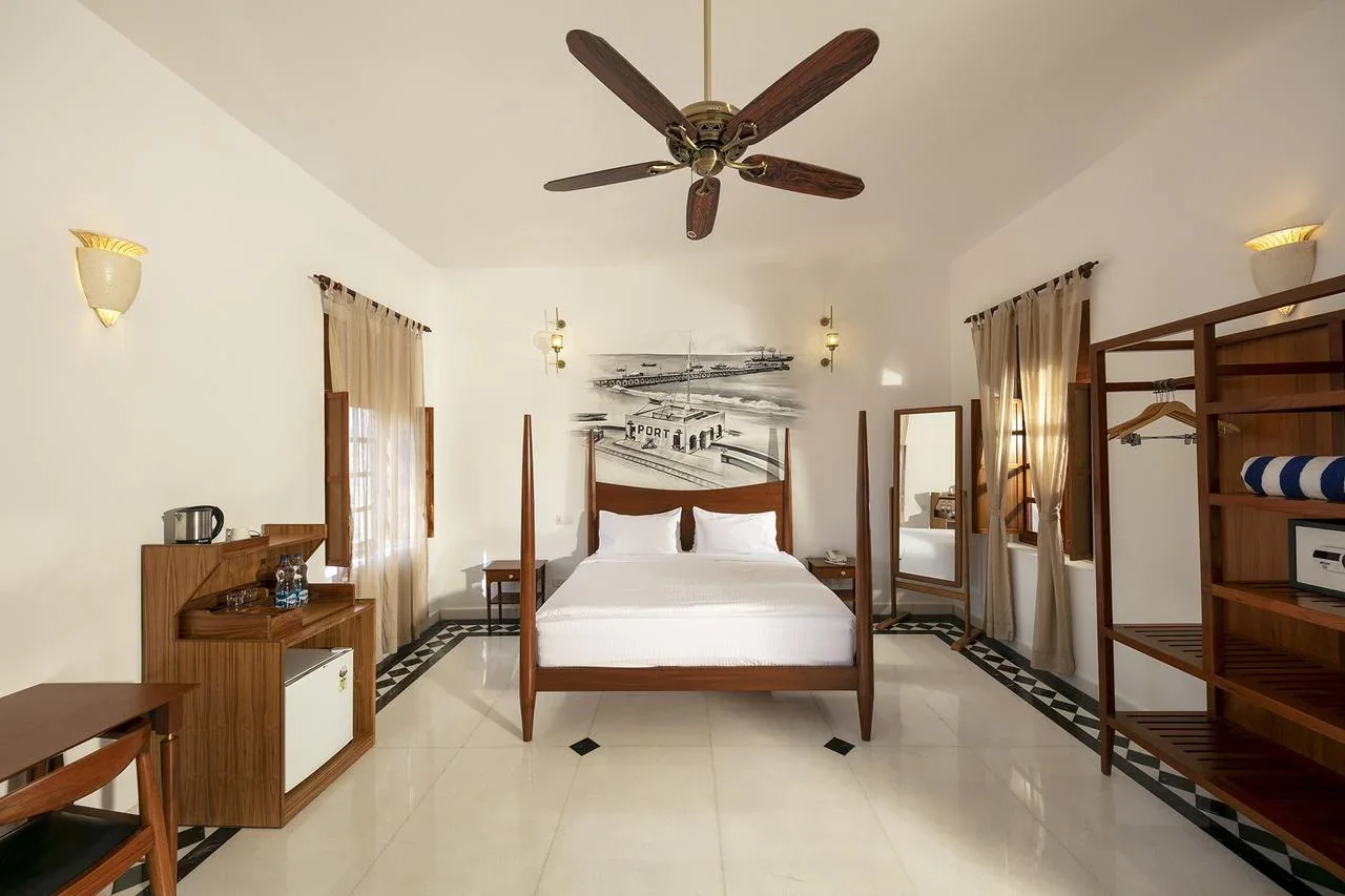 Grand King — original room photograph
