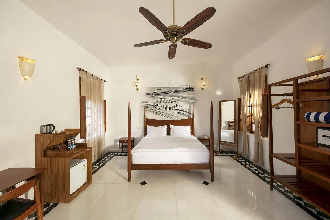 Grand King — original room photograph